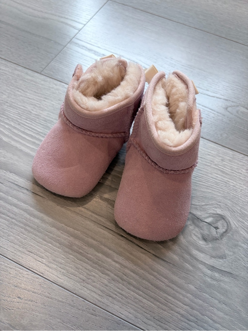 UGG Pink Bow Baby Shoes Size 0/1